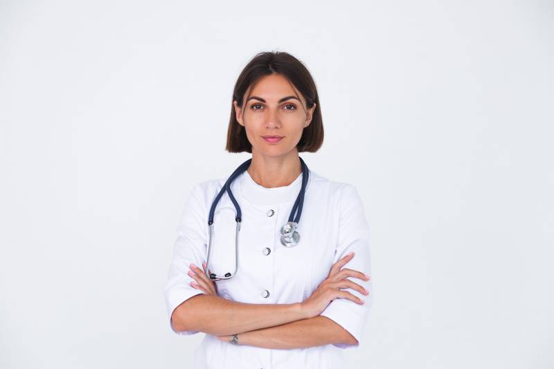Recevoir un devis instantané d'assurance prévoyance avec rente d'éducation pour sage femme à Nice, Alpes Maritimes 
